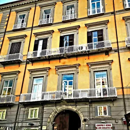 아파트 Piazza Dante 22 나폴리
